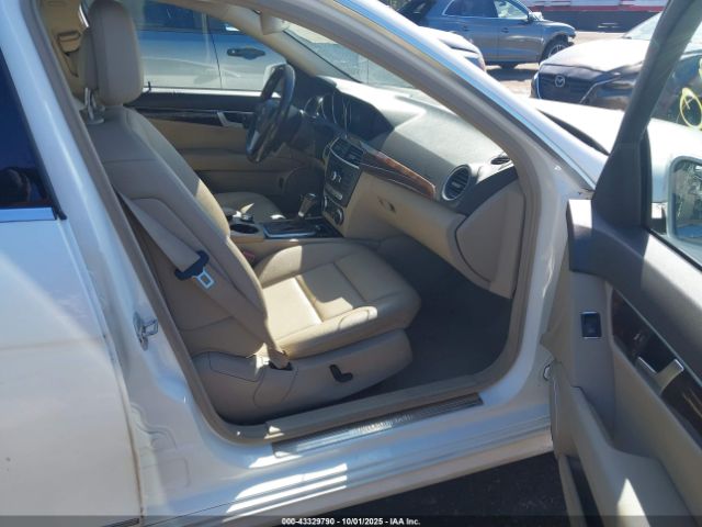 2013 MERCEDES-BENZ C 300 WDDGF8AB6DR278419 Photo 4