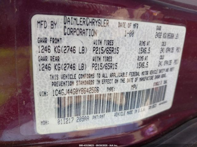 2000 CHRYSLER GRAND VOYAGER 1C4GJ44G0YB642566 Photo 8