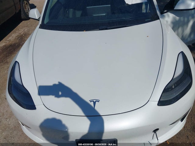 5YJ3E1EB2MF925854 Tesla 2021