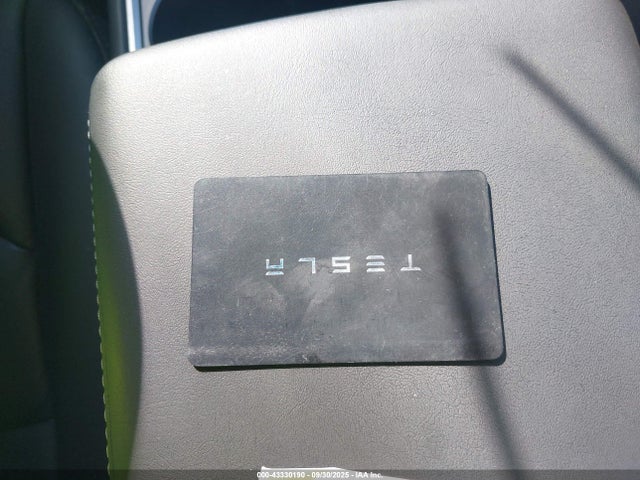 5YJ3E1EB2MF925854 Tesla 2021