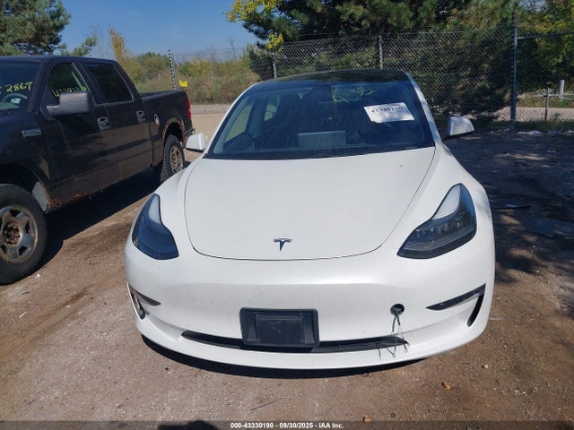 5YJ3E1EB2MF925854 Tesla 2021