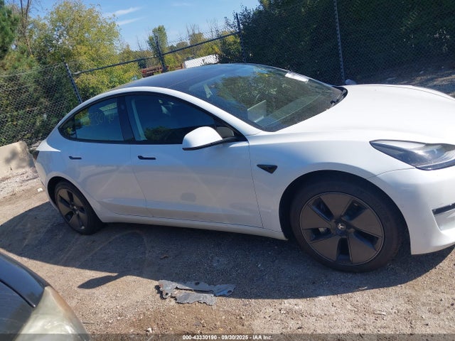 5YJ3E1EB2MF925854 Tesla 2021