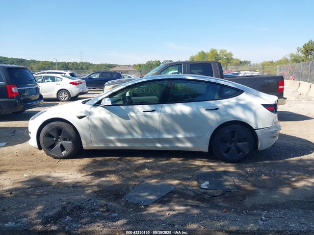 5YJ3E1EB2MF925854 Tesla 2021