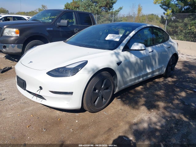 5YJ3E1EB2MF925854 Tesla 2021