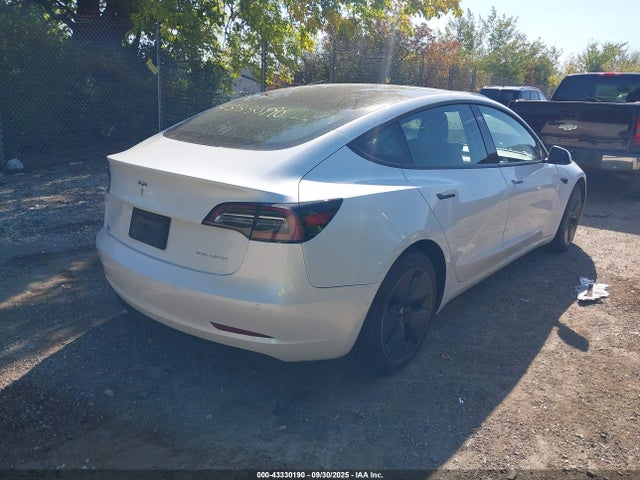 5YJ3E1EB2MF925854 Tesla 2021