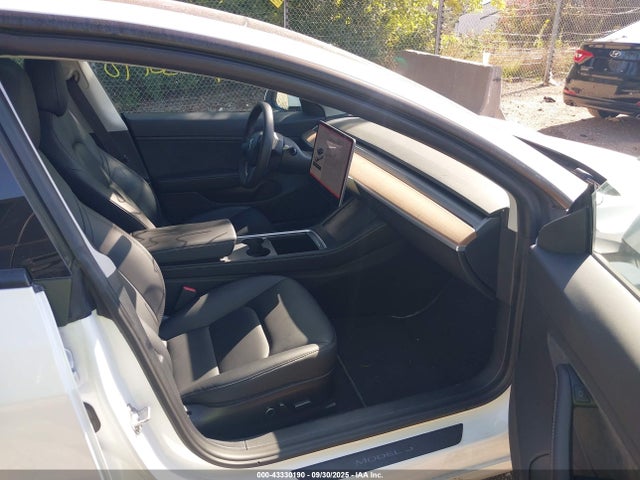 5YJ3E1EB2MF925854 Tesla 2021