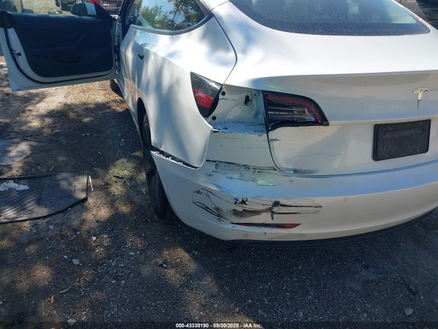 5YJ3E1EB2MF925854 Tesla 2021