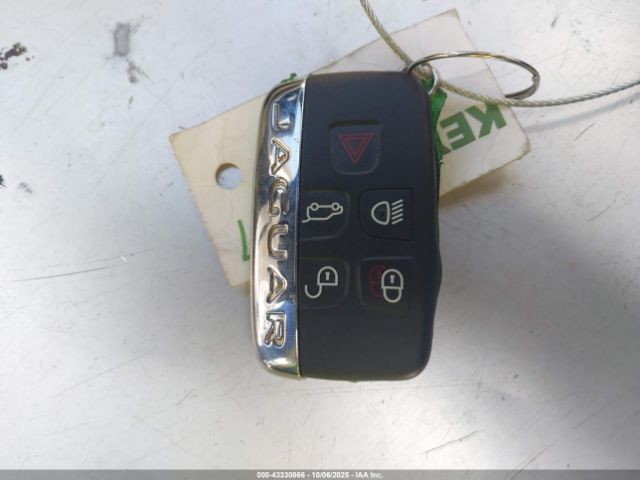 2019 JAGUAR F-PACE SADCZ2EE7KA607078 Photo 10