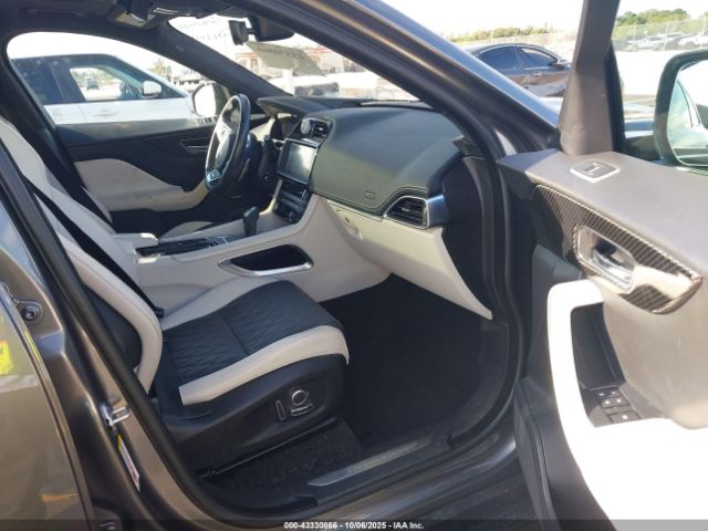 2019 JAGUAR F-PACE SADCZ2EE7KA607078 Photo 4