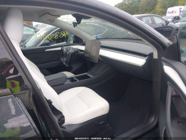 2024 TESLA MODEL Y 7SAYGAEE7RF076826 Photo 4