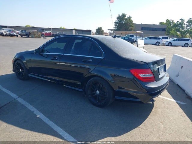 Mercedes-Benz C-Class 2014 WDDGF4HB7EA950390 Image 3