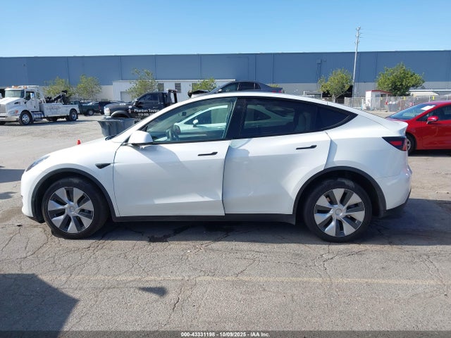 43331198 :رقم المزاد ، 7SAYGDEEXPF675234 vin ، 2023 Tesla Model Y مزاد بيع