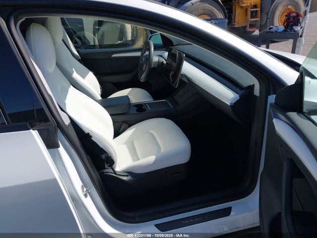 43331198 :رقم المزاد ، 7SAYGDEEXPF675234 vin ، 2023 Tesla Model Y مزاد بيع
