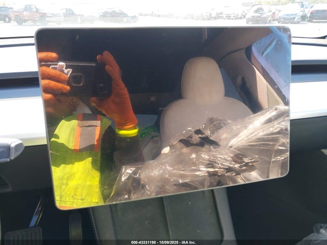 43331198 :رقم المزاد ، 7SAYGDEEXPF675234 vin ، 2023 Tesla Model Y مزاد بيع