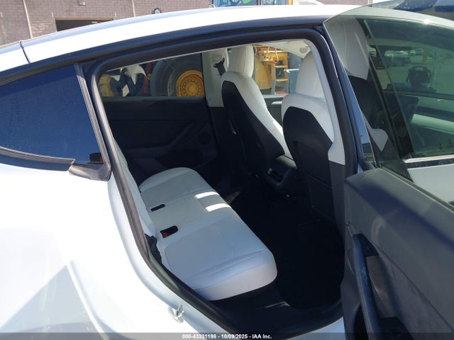 43331198 :رقم المزاد ، 7SAYGDEEXPF675234 vin ، 2023 Tesla Model Y مزاد بيع