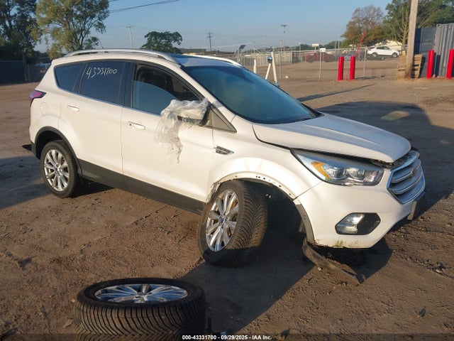 43331700 :رقم المزاد ، 1FMCU9J97JUB86404 vin ، 2018 Ford Escape Titanium مزاد بيع