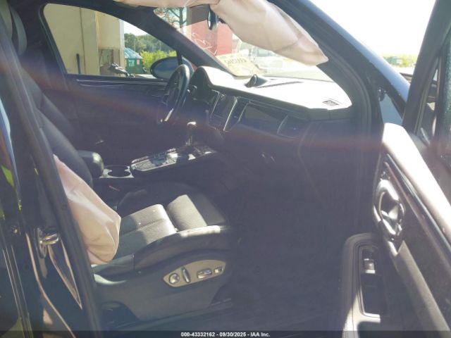 2018 PORSCHE MACAN WP1AA2A57JLB11179 Photo 4