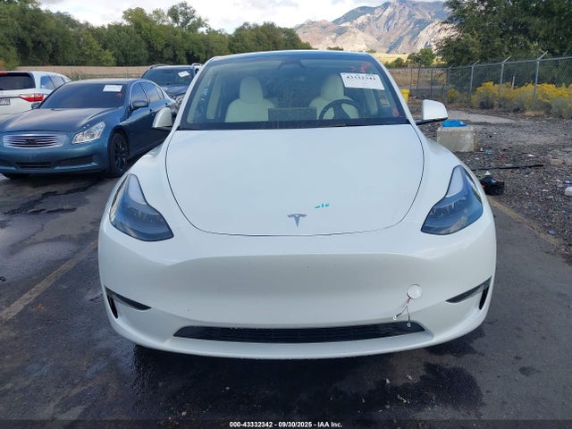 2025 Tesla Model Y Long Range Dual Motor All-wheel Drive მანქანა იყიდება აუქციონზე, vin: 7SAYGDEE8SF295138, აუქციონის ნომერი: 43332342
