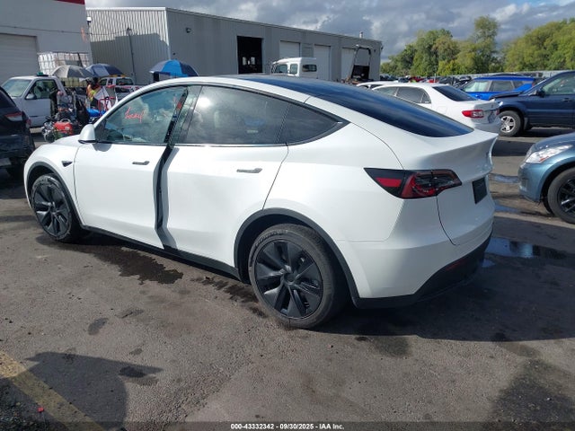 2025 Tesla Model Y Long Range Dual Motor All-wheel Drive მანქანა იყიდება აუქციონზე, vin: 7SAYGDEE8SF295138, აუქციონის ნომერი: 43332342