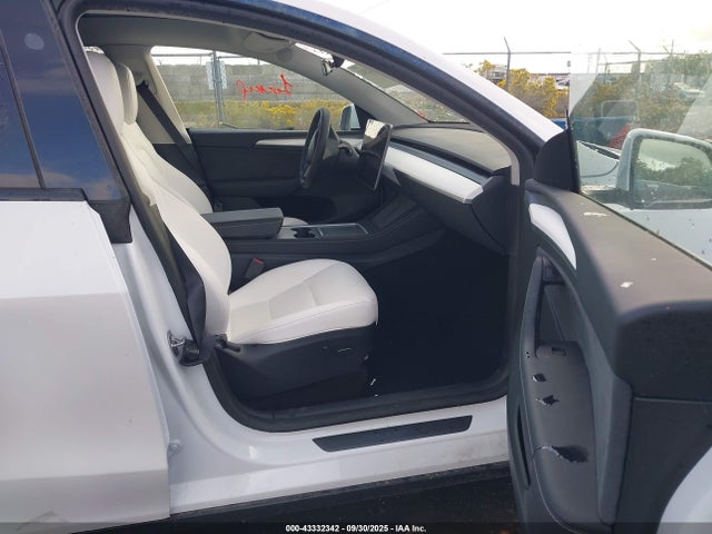 2025 Tesla Model Y Long Range Dual Motor All-wheel Drive მანქანა იყიდება აუქციონზე, vin: 7SAYGDEE8SF295138, აუქციონის ნომერი: 43332342