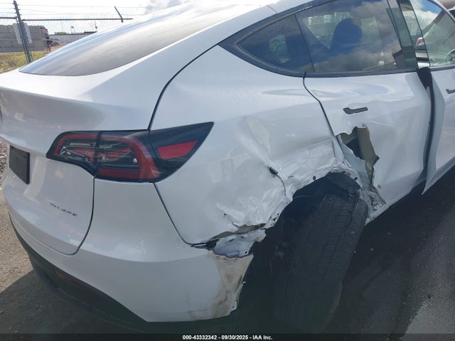 2025 Tesla Model Y Long Range Dual Motor All-wheel Drive მანქანა იყიდება აუქციონზე, vin: 7SAYGDEE8SF295138, აუქციონის ნომერი: 43332342