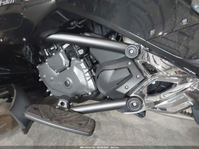 2021 CAN-AM SPYDER ROADSTER 2BXREDD46MV000309 Photo 8