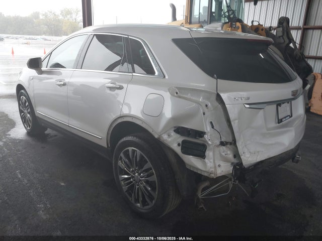 2018 CADILLAC XT5 1GYKNERS6JZ126589 Photo 2