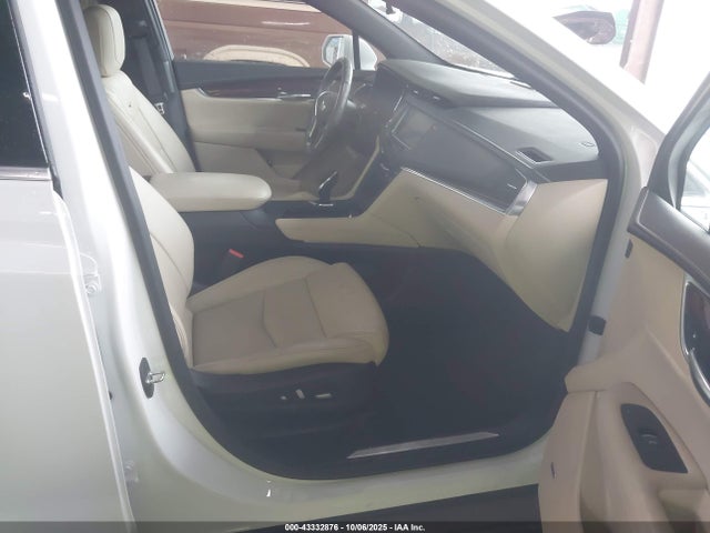 2018 CADILLAC XT5 1GYKNERS6JZ126589 Photo 4
