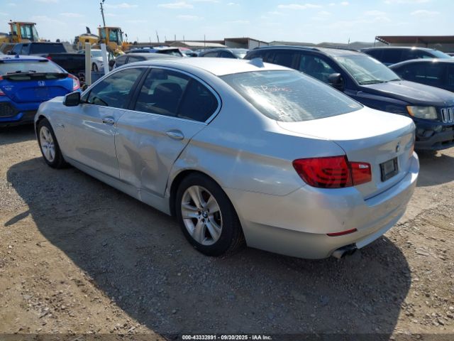 2013 BMW 528I WBAXG5C54DDY30622 Photo 2