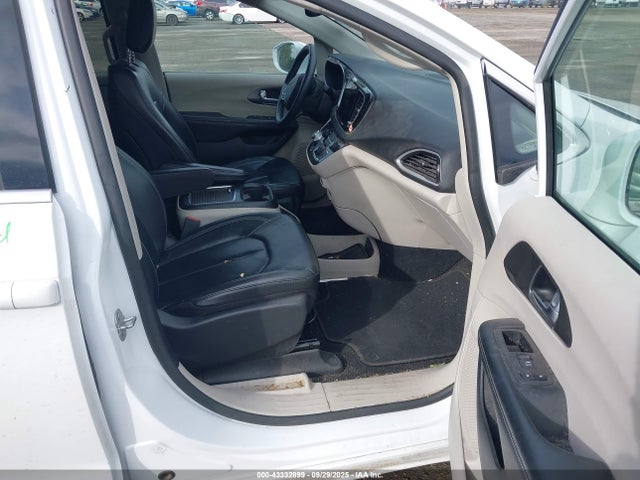 Chrysler Pacifica 2022 2C4RC1BG6NR170102 Image 5