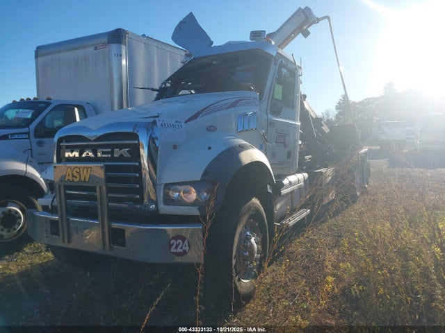Mack Granite 2023 1M2GR4GC7PM027741 Image 2
