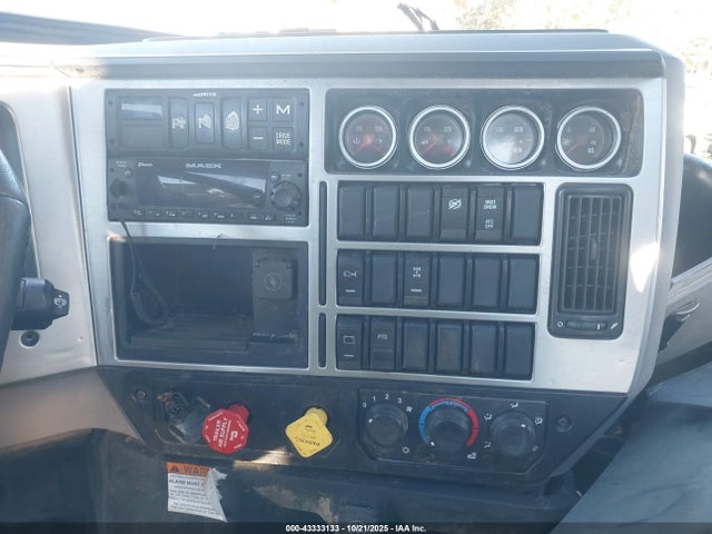 Mack Granite 2023 1M2GR4GC7PM027741 Image 12
