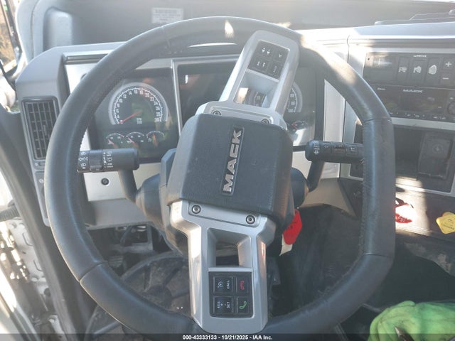 Mack Granite 2023 1M2GR4GC7PM027741 Image 13