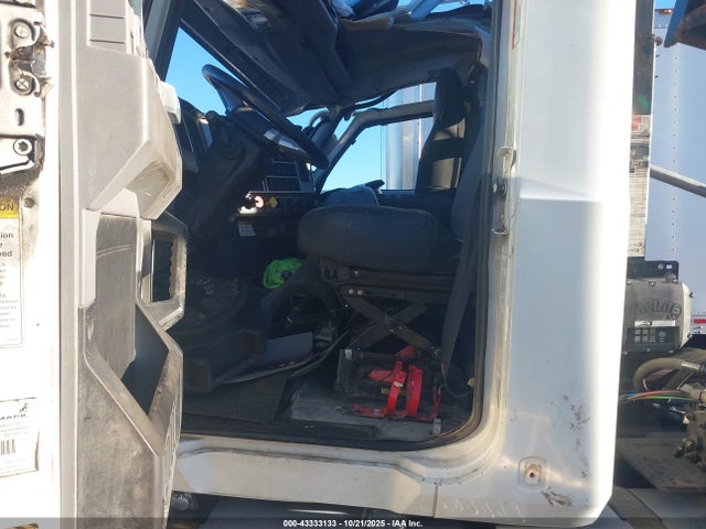 Mack Granite 2023 1M2GR4GC7PM027741 Image 7