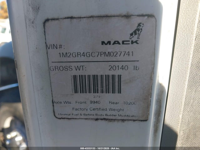 Mack Granite 2023 1M2GR4GC7PM027741 Image 8