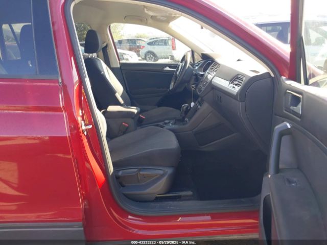 2018 VOLKSWAGEN TIGUAN 3VV0B7AX7JM084929 Photo 4