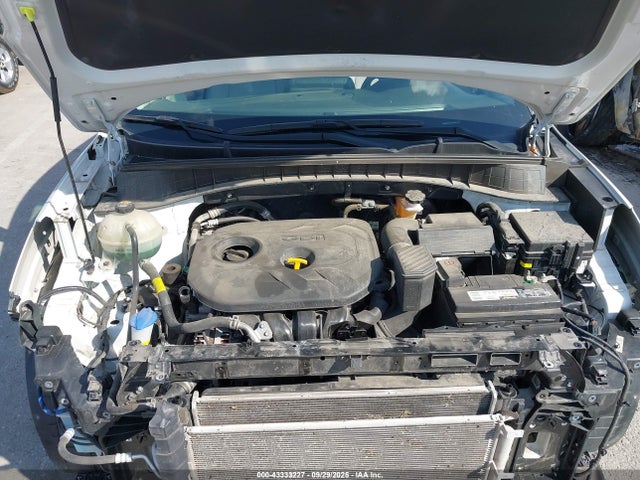 KM8J2CA46LU256766 Hyundai TUCSON SE