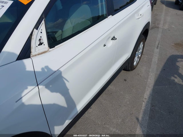 KM8J2CA46LU256766 Hyundai TUCSON SE