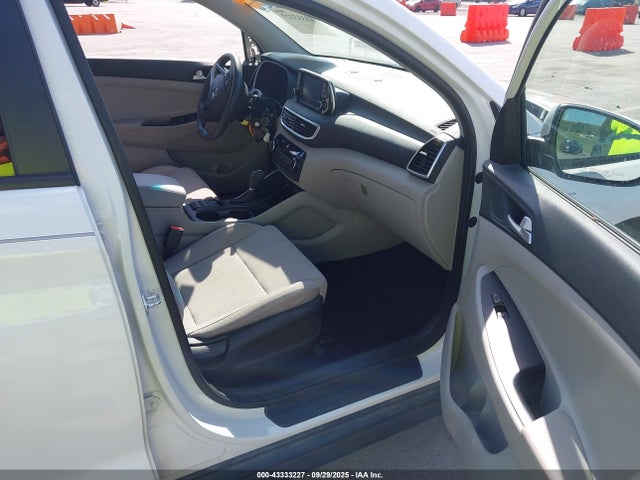 KM8J2CA46LU256766 Hyundai TUCSON SE