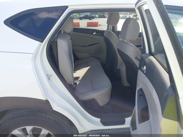 KM8J2CA46LU256766 Hyundai TUCSON SE