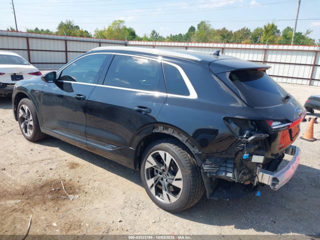 2022 AUDI E-TRON WA1AAAGE0NB013541 Photo 2