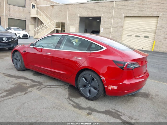 2018 TESLA MODEL 3 5YJ3E1EA1JF016832 Photo 2