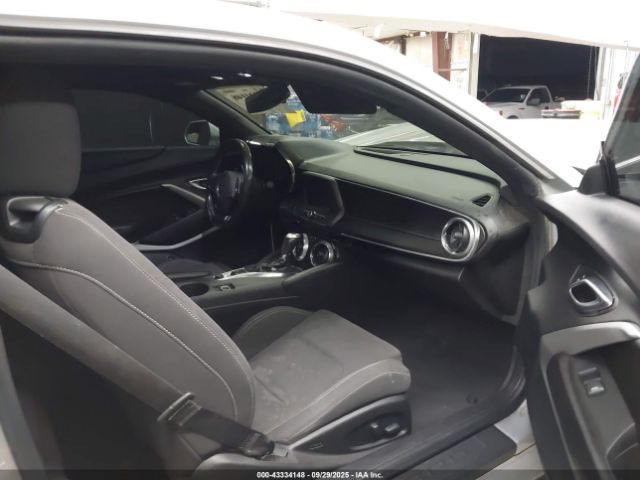 2018 CHEVROLET CAMARO 1G1FB1RX9J0126135 Photo 4