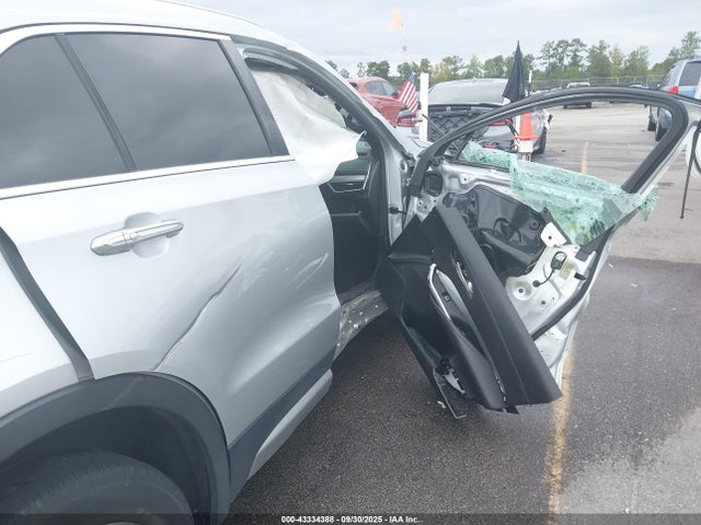2019 CADILLAC XT4 1GYFZCR43KF196954 Photo 5