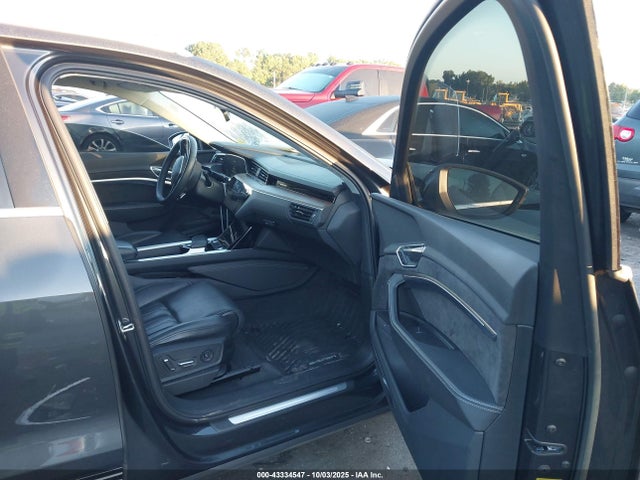 2019 AUDI E-TRON WA1VAAGE7KB024131 Photo 4