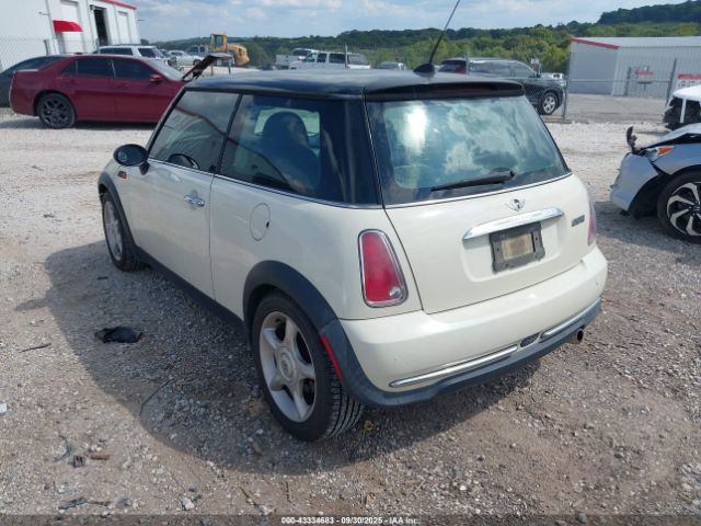 2006 MINI COOPER WMWRC33526TK64879 Photo 2