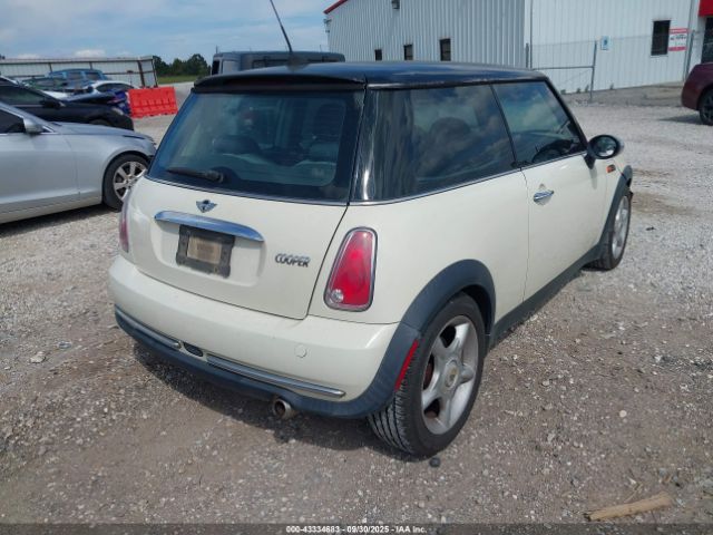 2006 MINI COOPER WMWRC33526TK64879 Photo 3