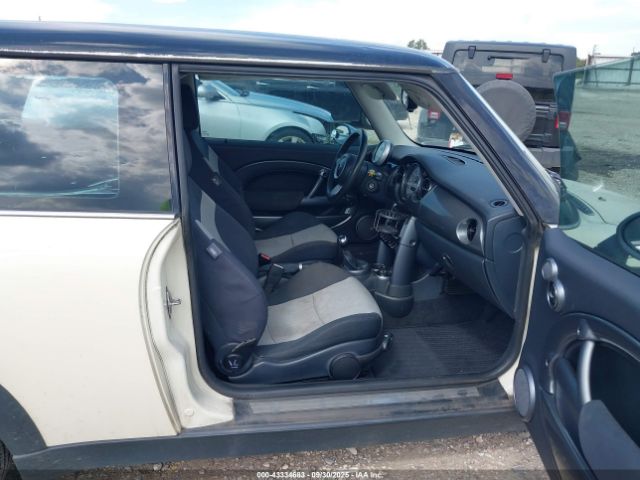 2006 MINI COOPER WMWRC33526TK64879 Photo 4