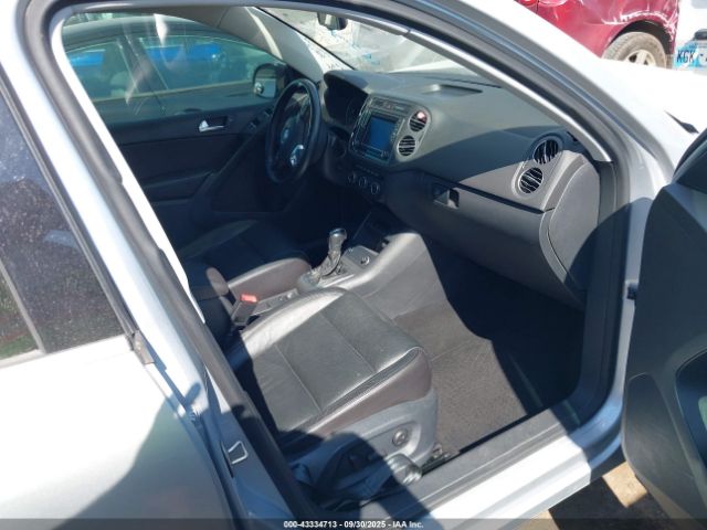 2017 VOLKSWAGEN TIGUAN WVGUV7AX5HW507276 Photo 4