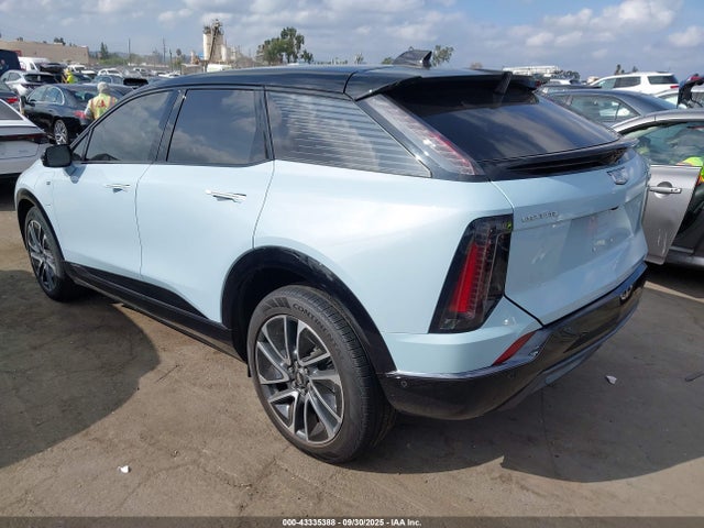 2025 CADILLAC OPTIQ 3GYK3GMR7SS247216 Photo 2